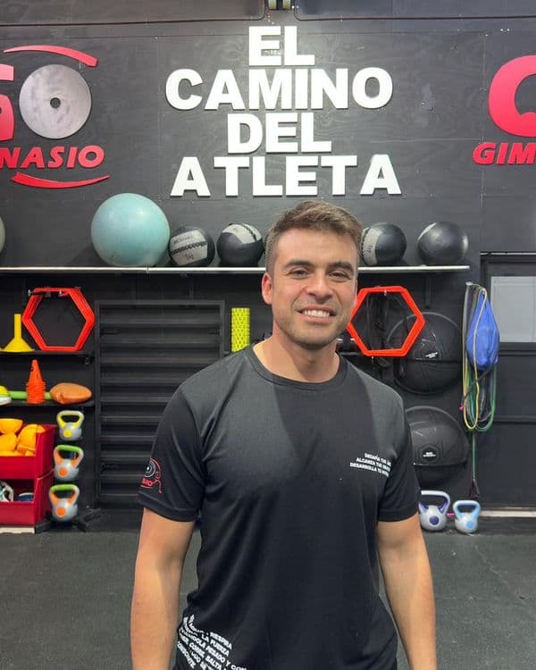 Entrenador Rolando Coronado